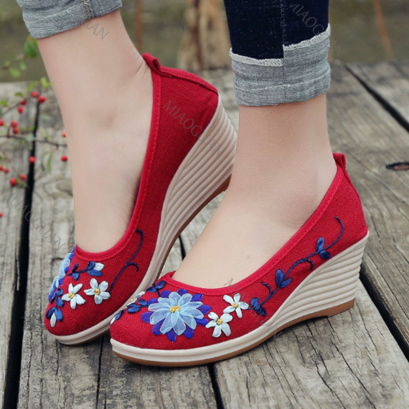 刺繍入り女性用コンフォートウェッジプラットフォームシューズ、 - Ethnic Fashion For Ladies のレビューと価格